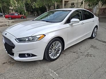 maşın nol altı: Ağ rəngdə Ford Fusion sedanı. Bu avtomobilin salonda rahat — 10