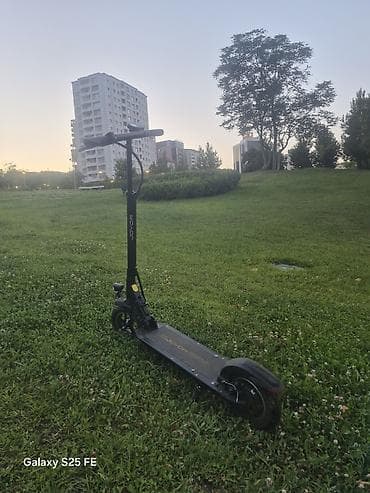 Elektrik nəqliyyatı: Elektrik skuter Xüsusiyyətlər: - Rəng: qara, metal gövdə - Təkərlər — 4