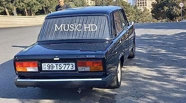 chevrolet volt salon: LADA 2107 sedan – klassik dizaynlı, qara rəngdə. Xüsusiyyətlər: - — 7