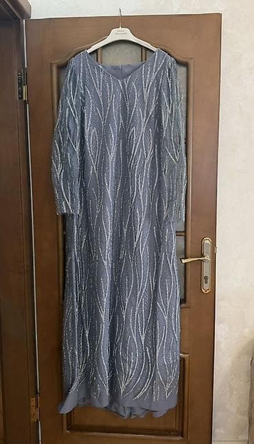 cins tulumlar: Zərif gecə/libas – gümüşü-boz rəngdə, tam uzunluqda. - Parça: atlas — 5