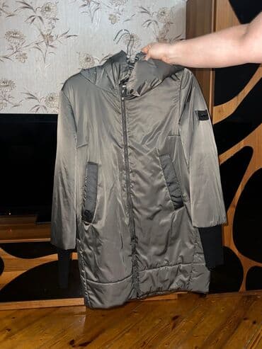 женские зимние спортивные куртки: Qadın uzun şişmə kurtka az geyinilmiş içi dəvə tükü - Rəng: tünd — 1