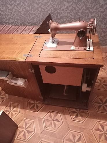 ide hard disk: Tikiş maşını və inteqrə olunmuş taxta şkaf-masa dəsti. Xüsusiyyətlər — 1