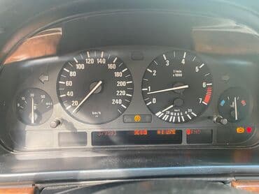 aston martin db7 5.9 at: BMW 5 series: 2.5 l | 2000 il Sedan — 8