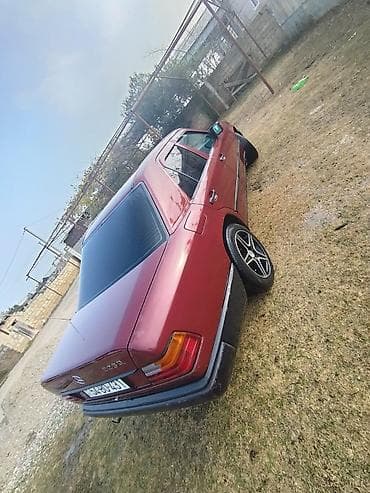 sprinter oturacaqlar: Mercedes-Benz E 230: 2.3 l | 1988 il — 5