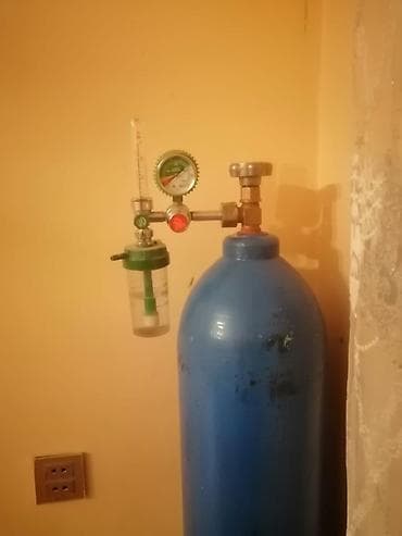 Инвалидные коляски: Tibbi oksigen balonu, manometr və nəmləndirici qabı üstündədir — 2