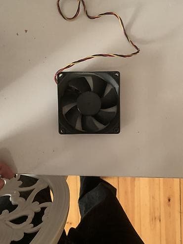 komputer plata: Masaüstü kompüter üçün hissələr dəsti Dəstdə olanlar: - Korpus — 8