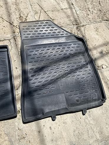 qazel sernişin: Avtomobil üçün ayaqaltı, Rezin, SUV/krossover tipli avtomobillər — 3