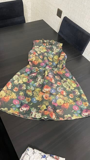 qadın geyimləri və qiymətləri: Tezedir . L razmerdir — 1