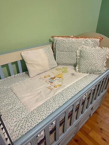 Oğlan və qız üçün, Dördbucaq, Beşik, Dəst ilə, Matras ilə, Yellənmə mexanizmsiz