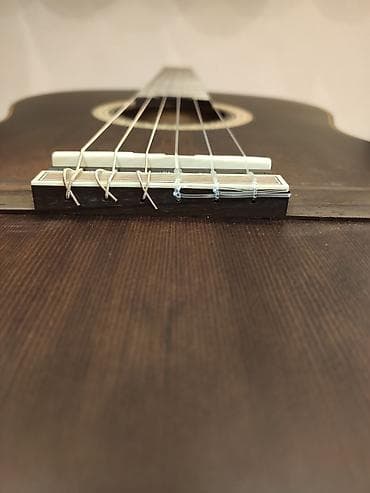 gitara simləri: Klassik gitara Model:VC404 HSB Simlərin sayı: 6 Üst:Sitka Spruce — 2