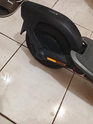 Nəqliyyat: Skuter 10 gün du alinib 1600 AZN . Tecılı satılır 600 AZN karopka var — 6
