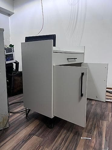 Restoran ucun Steyşn 130 azn hər tərəfi Laminatdır teze kimidir.Unvan — 3