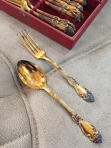 abedni servisler: Qızıl rəngli qaşıq və çəngəl dəsti – qutuda - Tərkib: 12 parça (6 — 1