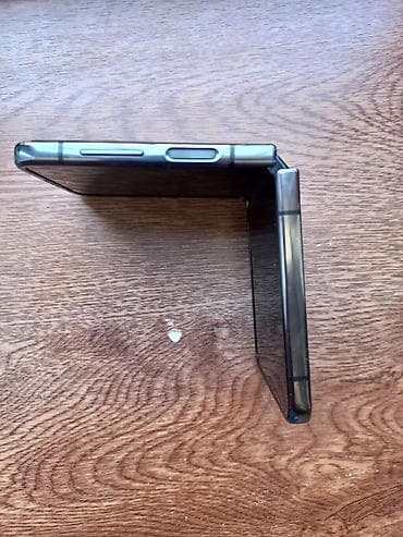 samsung bluetooth: Samsung Galaxy Z Flip 5, цвет - Черный, Отпечаток пальца — 5