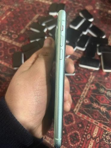 realme telefonlar: IPhone 11, 64 GB — 2