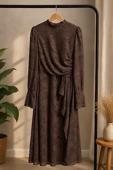 Xl beden Qəhvəyi rəngdə, zərif naxışlı maxi don - Uzun model: ayaq