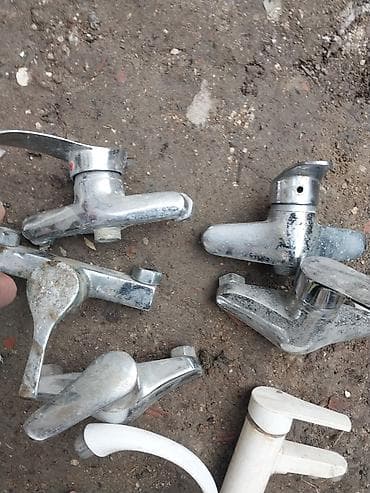 Hamam kuxna eyag yolu ucun su kranti isleydir