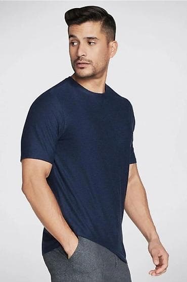 Cinslər: Məhsul: Kişi T‑şörtü — Skechers - Dizayn: Klassik qısaqol, kruq — 2