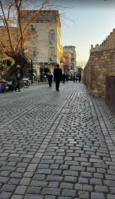 hostel for sale in baku: Salam əleykum. İçərişəhər metrosuna yaxin, Qala divarlarından içəridə — 15