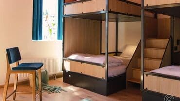 Bakida telebeler ucun yatqxana muhavize xidmeti var binain 24 saat