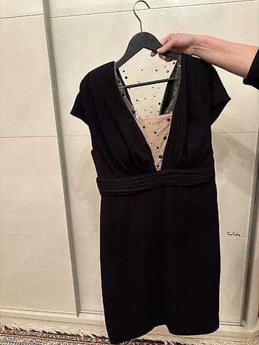 Ətəklər: Qara qısa ziyafət/libas - Rəng: klassik qara - İstehsalçı: Tarık Ediz — 2