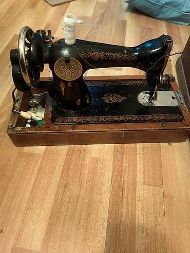 Antik mexaniki tikiş maşını (əl çarxlı) - Klassik dövrün mexaniki