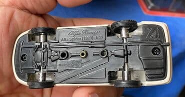 антискользящие коврики: Коллекционная модель Alfa Romeo Spider crème 1989 NewRay Scale 1:43 — 15