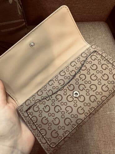 cüzdanlar: Guess cüzdan.Baha alınıb lakin 2 tərəfində cuzi defekt olduğu üçün 25 — 3