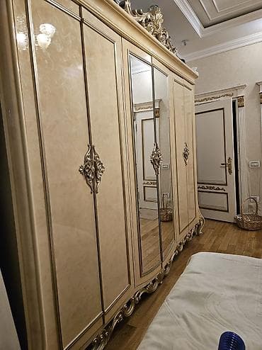 Klassik italyan mebelinin imitasiyasidir originali 90 mindir