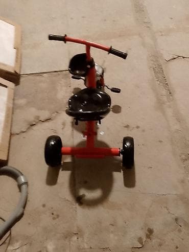 rezin cəkmə: Uşaq üçtəkərli velosipedi - Rəng: qırmızı gövdə, qara oturacaq və — 4