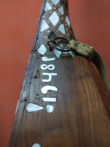 Akkordeonlar: Saz. Qədimi. 1948 -ci il. Əl işi. Üstü təbii sədəflə işlənib. Bəzi — 3