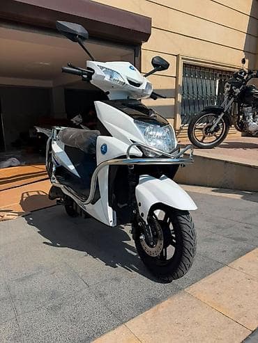kuzu: - Moped — 1