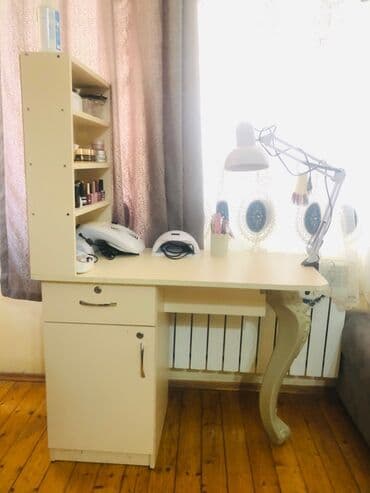 İşlənmiş, Manikür üçün masa