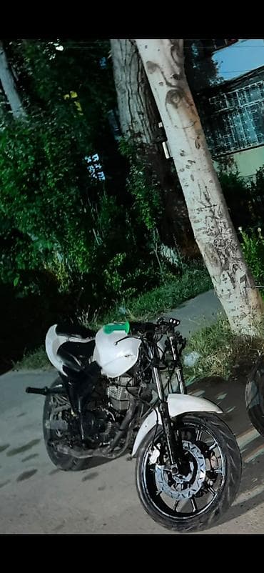 mini karavan: Satılır: yığma street/naked tip motosiklet - Rəng: ağ (qara detallar) — 2