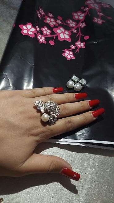 gumus kamplektler: Zərif bijuteriya dəsti - Dəst: üzük və sırğa - Rəng: gümüşü tonlarda — 2