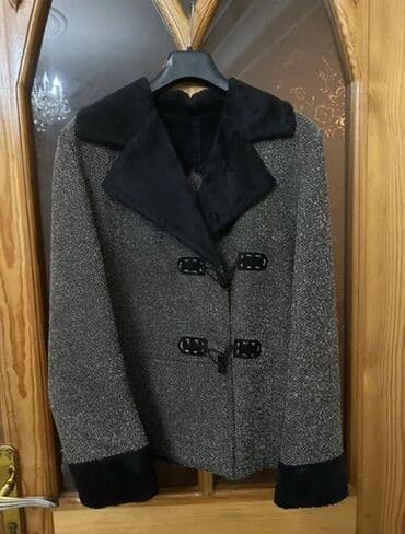 Qadın qısa palto/jaket - Rəng: boz melanj gövdə, qara detallarla -