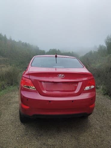 kia ceed 2010: Hyundai Accent: 1.6 l | 2016 il Sedan — 4