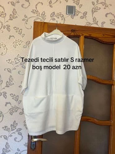 Ağ rəngli oversize/bluza – S razmer. - Boş (relaks) kəsim, yarasa qol lalafo.az -da Ağ rəngli oversize/bluza – S razmer. - Boş (relaks) kəsim, yarasa qol