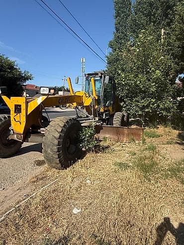 xcmg: XCMG GR215 yol hamarlayıcı (motor grader) - Güclü dizel mühərrik və — 2