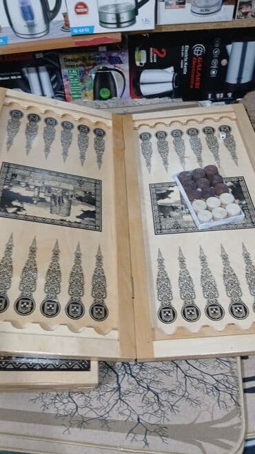 Maskalar, eynəklər: Ağacdan hazırlanmış klassik nərd taxtası dəsti .Das ve zer 3 azn - — 9