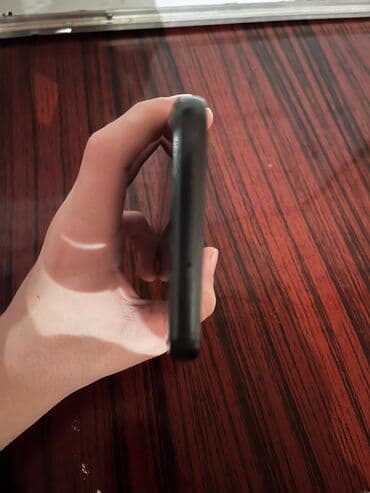 Мобильные телефоны: Smartfon – 128 GB yaddaş / 6 GB RAM - Kamera: 12 MP əsas kamera — 4