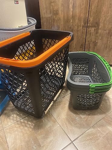 dəmir səbət: Mağaza səbəti 4 ədəddir Sade sebet 1 ədədi 5 azn Bir eded tekerli — 4