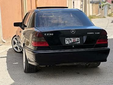 bmw 528 1996: Mercedes-Benz C 230: 2.3 l | 1999 il Sedan — 4
