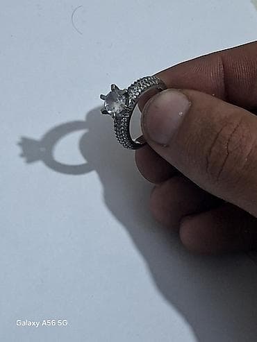 Gümüş 925 əyar Real alıcılar narahat etsin
Çəkisi - 5qr
Təzədir — 3