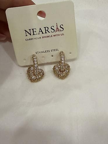 papaqlarin satisi: Maya deyerinden bele ucuz aksesuarlar satilir. Hecbiri isdifade — 9