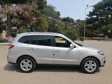 ford focus hatchback: Hyundai Santa Fe: 2 l | 2010 il Krossover — 3