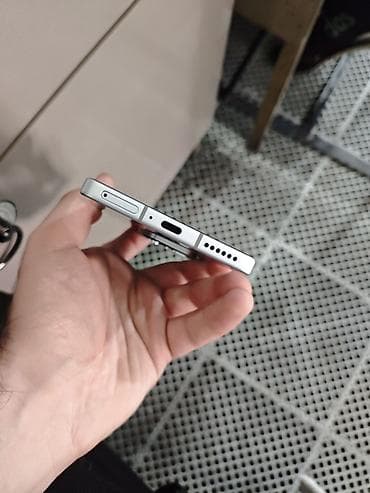 ön kamera: Infinix Note 30 VIP, 256 GB, rəng - Boz — 4