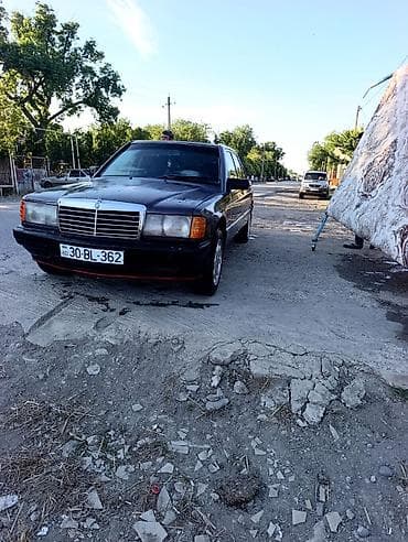 minus disk: Mercedes-Benz 190: 2 l | 1992 il Sedan — 1