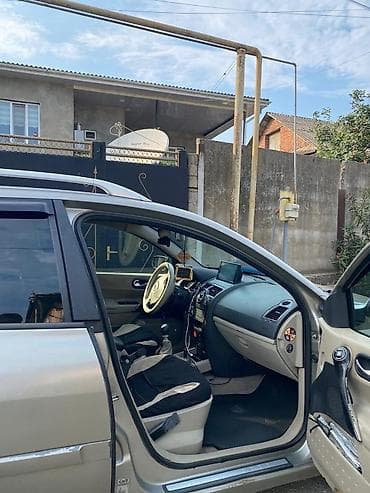 opel zafira b: Renault Megane: 1.5 l | 2006 il 60000 km Universal — 7