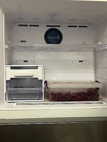 Холодильники: Samsun soyuducu, əla vəziyyətdədir. Giymati razilashma ile — 2